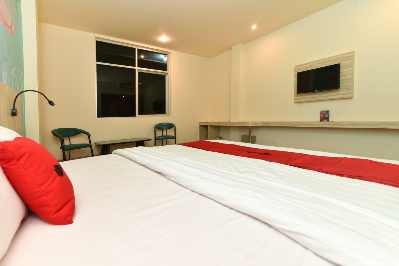 Reddoorz Plus At Hotel Pantai Timor Купанг Екстериор снимка